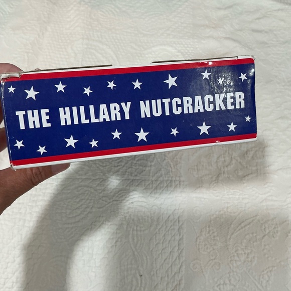🌹 NIB The Hillary Nutcracker - Picture 6 of 7